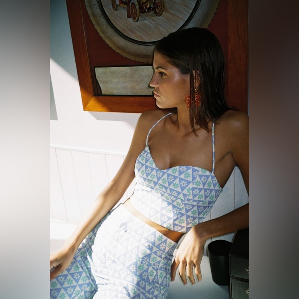 ❌SOLD❌ ✨Used Like NEW!✨ ZARA cropped top and ankle leg pants set!